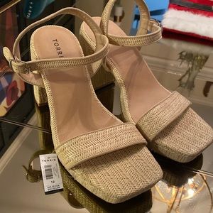Platform heeled sandal (Natural)